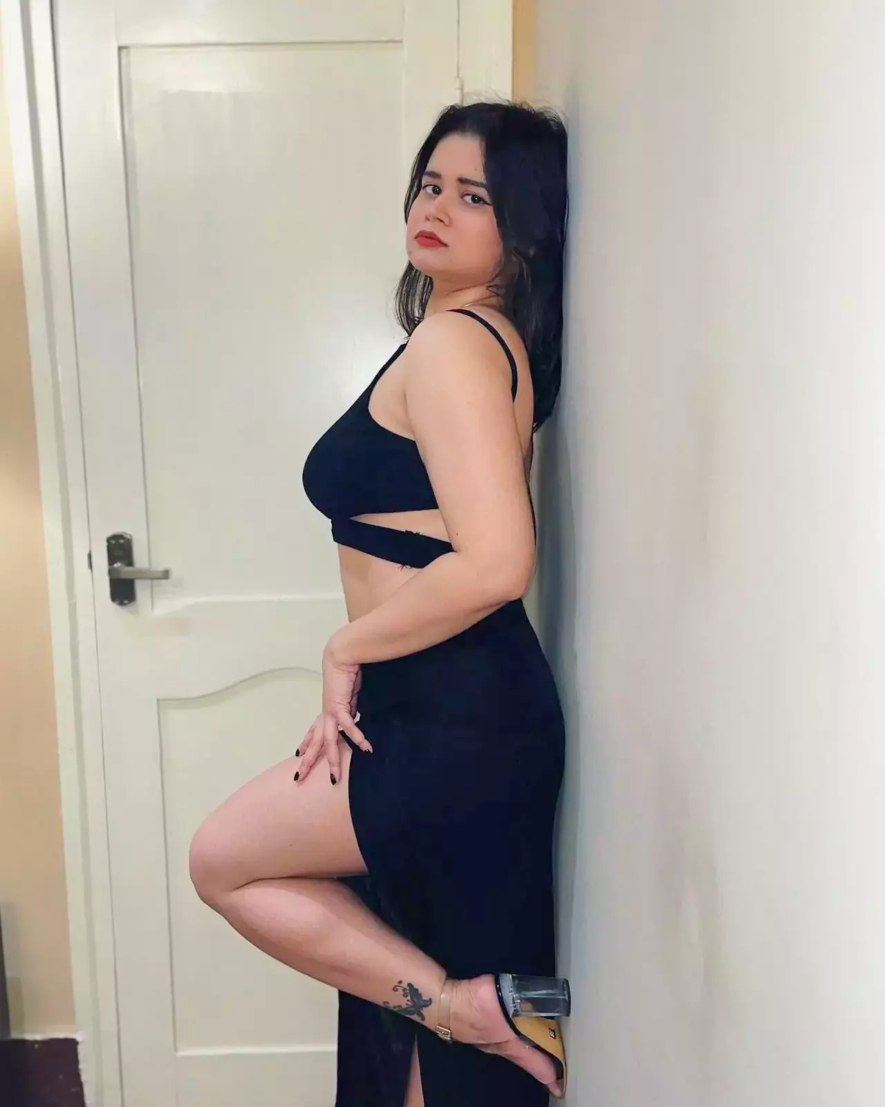Dikshita kashyap sexy hot call girl borivali near welcome hotel city capital india call girl regularly