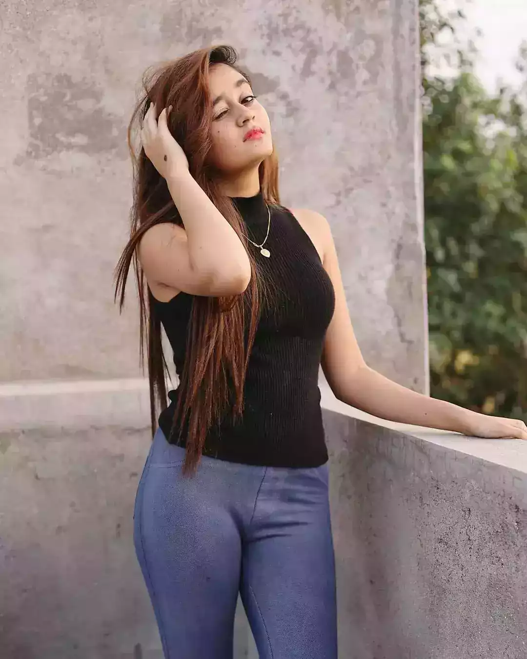 Bindass kavya height