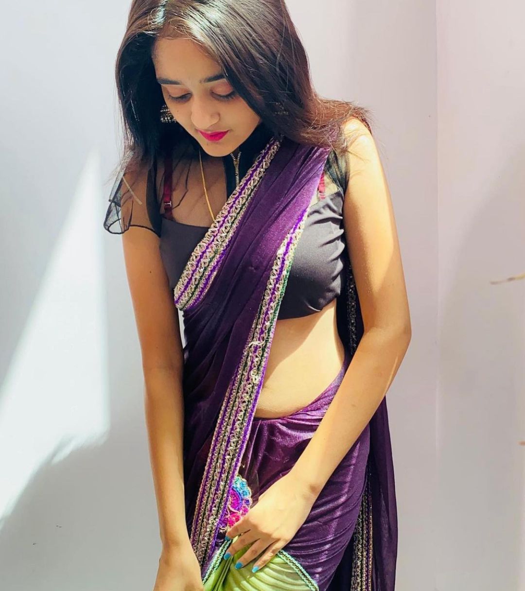 Bindass kavya purple saree hot sexy escorts girl sohanisharma
